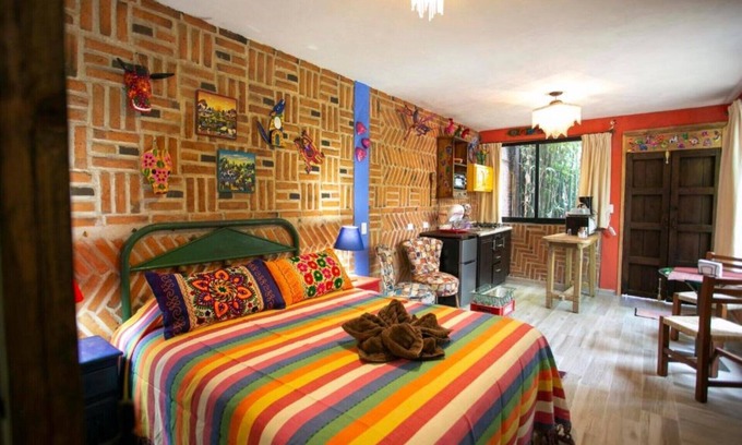 Cholula Apartment | Enchanting Majikal BnB Martinlandia with Spa & Kitchen