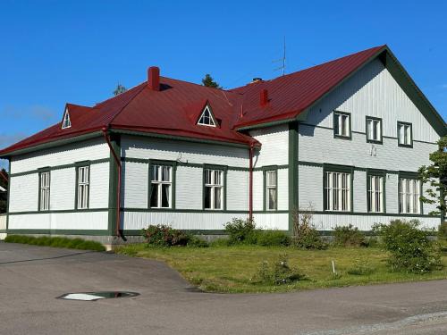 Kalajoki House | Budget-Friendly Stay at Majoitus Wanhapankki, Room B2