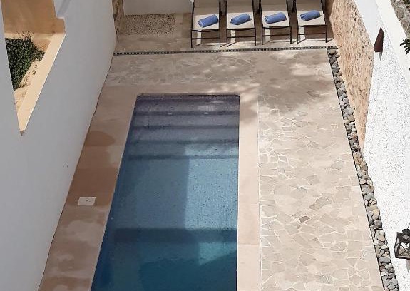 Arta House | Major 72: Guest Rated 9.7 with Oceanfront Pool Access