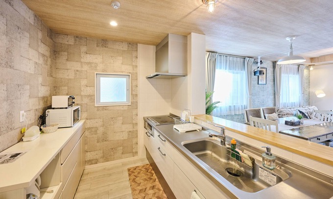 Ginowan House | Experience Makanalea Resortstyle with Oceanfront Views