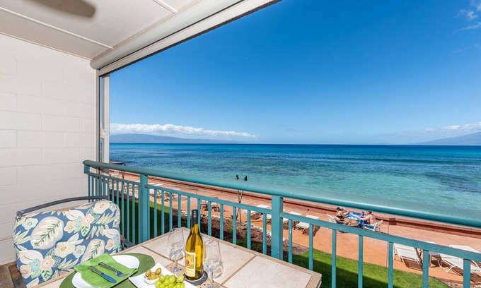 Honokowai Condo | Beachfront Makani Sands #208: Oceanview Condo with Balcony