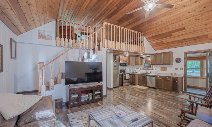 Fallentimber House | Create Unforgettable Moments at Oar House by the Lake!