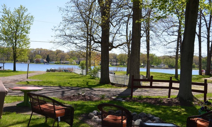 Brooklyn Cottage | Unforgettable Stays at All Sports Vineyard Lake - 9.8/10!