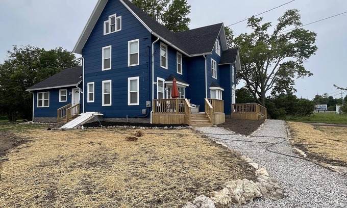 Gypsum Cabin | Experience Lake Fun Near Beaches, Ferries & Cedar Point!