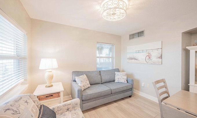 Clearwater Beach Hotel | Oceanfront Beachy Suite 6: Guest Rated 9.8, Family-Friendly
