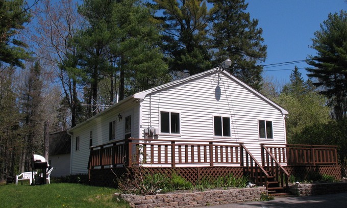 Town Hill House | Book Your 2023 Stay at Our Pet-Friendly Oceanfront Hotel