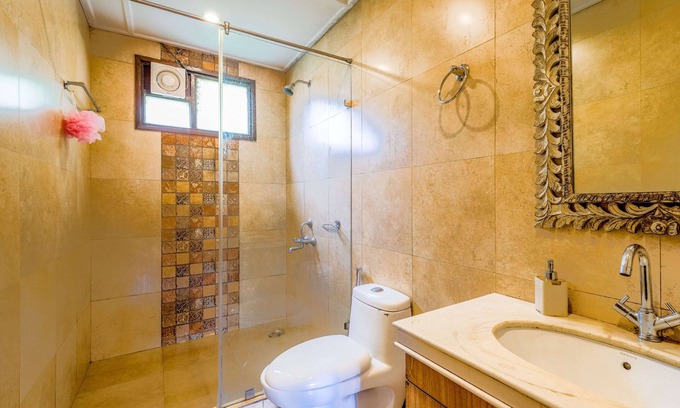 The Mall Road Cabin | Turn Your Dream Vacation into Reality - Family-Friendly Stay