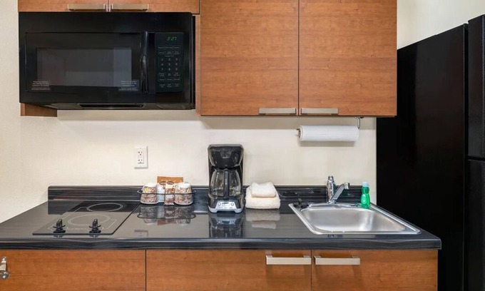 Hastings Hotel | Make Yourself at Home in a Room w/Kitchen, Minutes from Cimarron Plaza