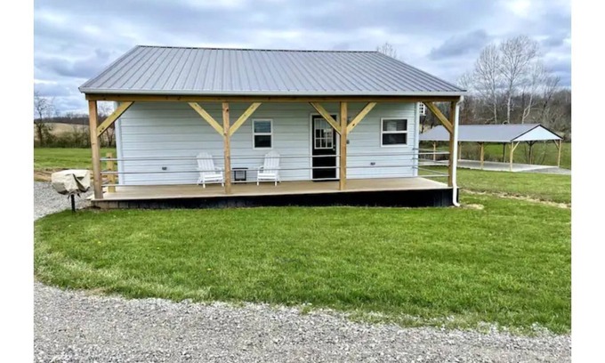 Carbon Hill House | Discover Makenna: Tiny Home with Fishing Pond & Spa
