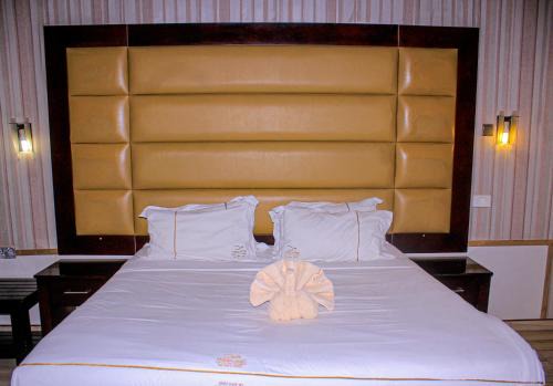 Gumare Hotel | Pet-Friendly Getaway at Makgovango Hotel with Pool Access