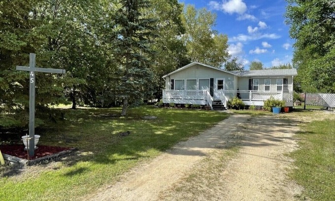 Chalet Beach Cabin | Unforgettable Getaways in Matlock, MB with Oceanfront Views