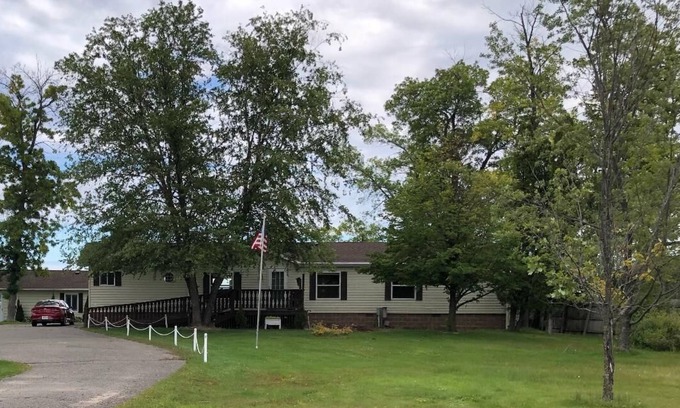 Brainerd House | Memorable Stays at North Long Lake with Pool & Ocean View