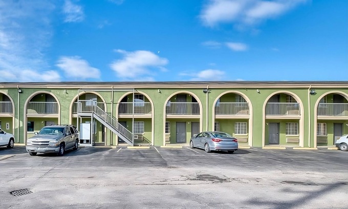 Channelview Hotel | Create Unforgettable Memories with Pet-Friendly Comfort!