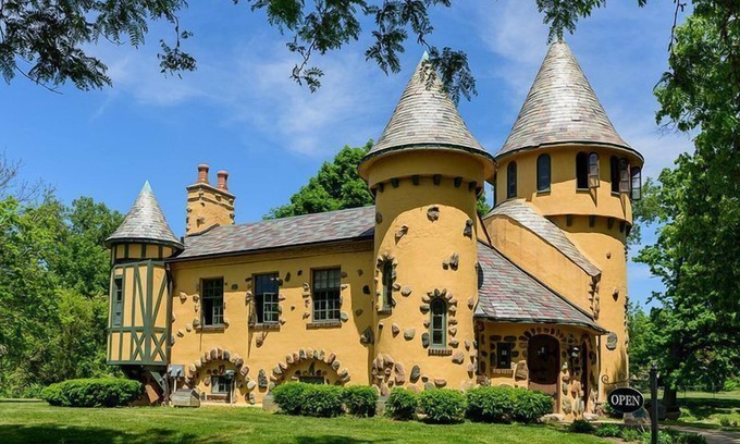 Chesaning House | Create Unforgettable Moments with Pet-Friendly Comfort!