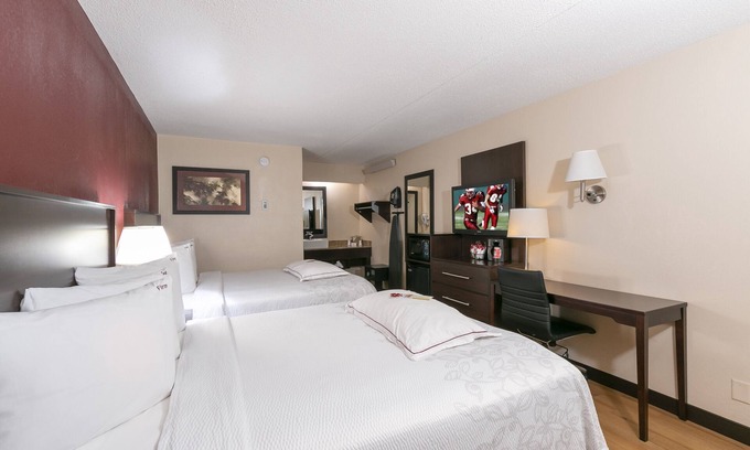 Secaucus House | Create Unforgettable Memories with Free Parking & Kitchen