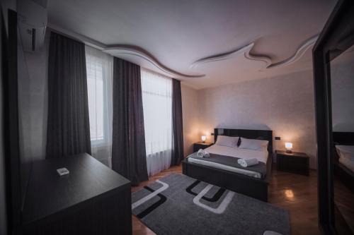 Kutaisi House | Pet-Friendly Makos Guest House with Oceanfront Pool
