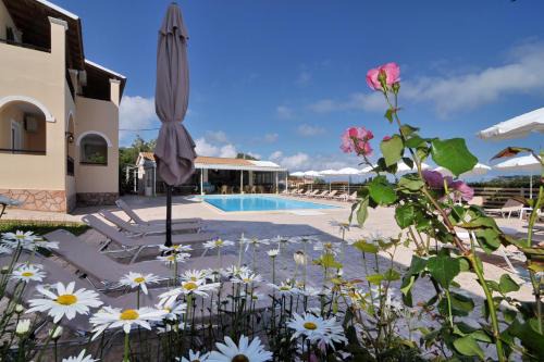 Saoulatika Apartment | Beachfront Makris Apartments in Arillas, Corfu - Highly Rated