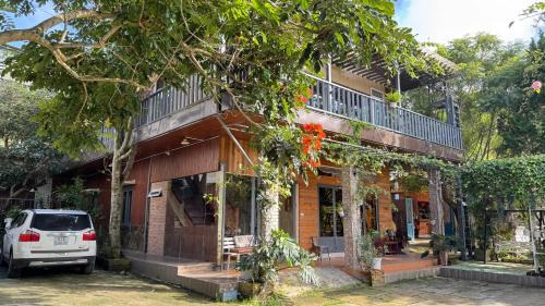 Da Lat Apartment | Discover Malá Home & Coffee: Pet-Friendly Retreat with Breakfast