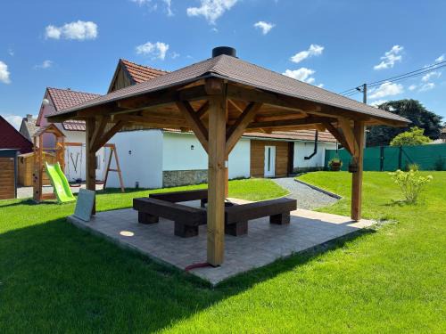 Bila Lhota Villa | Unforgettable Malý statek Hradečná with Oceanfront Pool
