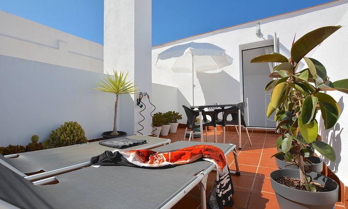 San Felipe Neri Apartment | Ideal Getaway: Steps from Picasso Museum and Oceanfront Spa