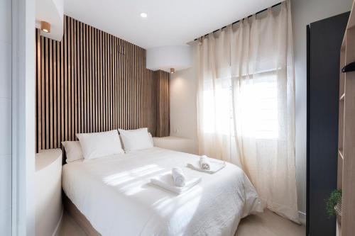 Plaza de Toros Vieja Apartment | Discover Malaga Boutique V.V with Relaxing Hot Tub Retreat