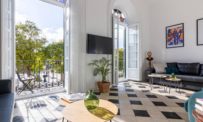 La Victoria Apartment | Cozy Malaga Center Flat with Balcony near Picasso Plaza