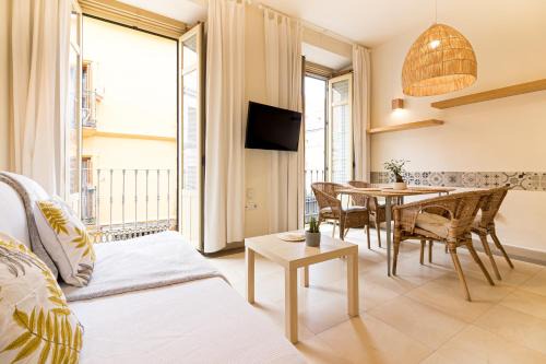 La Victoria Apartment | Modern Malaga Center Flat with Family-Friendly Amenities