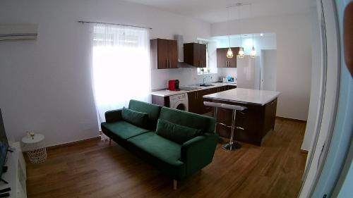 Cruz de Humilladero Apartment | Family-Friendly Stay at Malaga Home with Breakfast Included