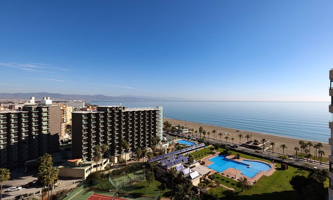 Torremolinos Apartment | Malaga Paradise Home: Oceanfront Escape with Pool Access
