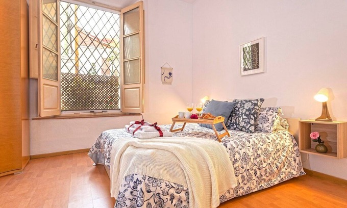San Felipe Neri Apartment | Discover MalagaSunApts: Cozy Bohemian Retreat with Spa