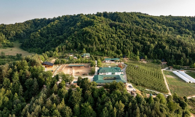 Zenica-Doboj Canton Cabin | Discover Malak Farma: Ocean View & Family-Friendly Retreat