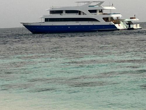 Hulhumale Boat Rental | Explore Maldives Safari Tours with Family-Friendly Amenities