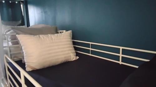 Cite Paul Eluard House | Cozy Double Room Steps from Metro 5 for Your Stay