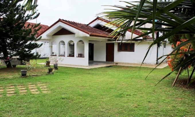 Hettimulla House | Malethi House: Beachside Retreat with Peacocks & Ocean Views