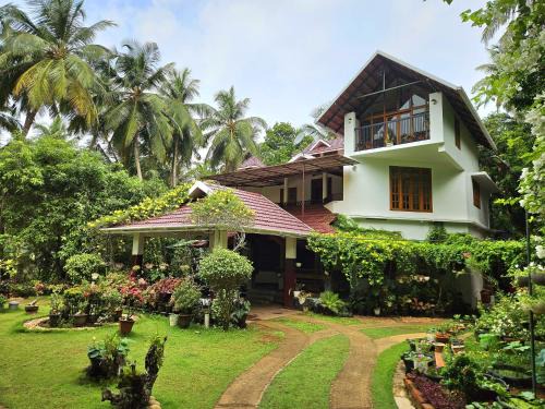 Kozhikode House | Pet-Friendly Maleyam Homestay By the Riverside - 9.3/10