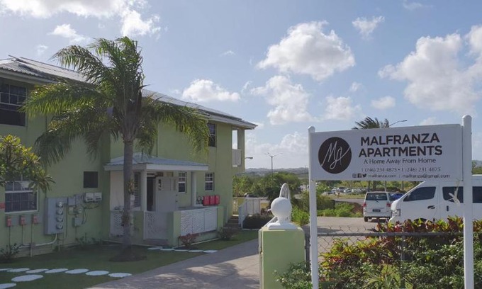 Howells Apartment | Family-Friendly Retreat at Malfranza Apartments with Breakfast