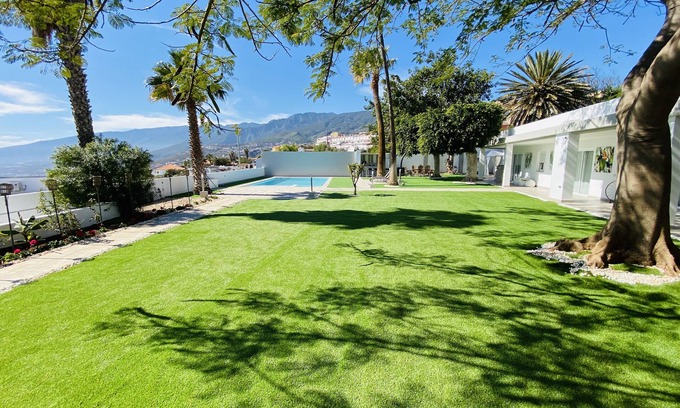 El Chorrillo Villa | Oceanfront Malibú Ocean Villa with Pool & Spa - Rated 9.8