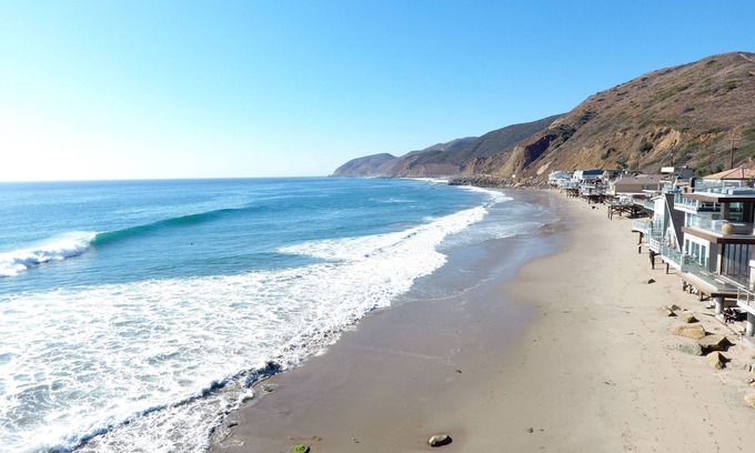 Malibu House | Beachfront Jewel Box with Ocean View & Spa Amenities