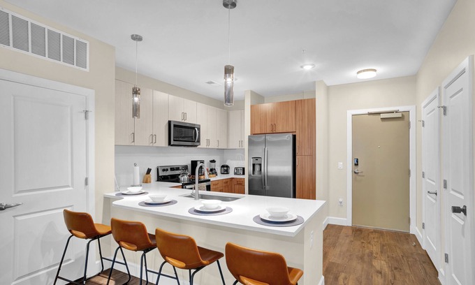 Eighth Avenue Apartment | Exceptional Malibu Downtown Nashville: Free Parking & Pool