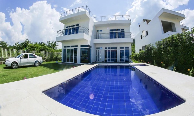 Juan de Acosta Villa | Pet-Friendly Malibu House with Pool & Breakfast Included