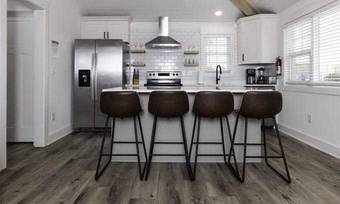 Northeast Virginia Beach Apartment | Pet-Friendly Malibu Loft - 10/10, Walk to the Beach