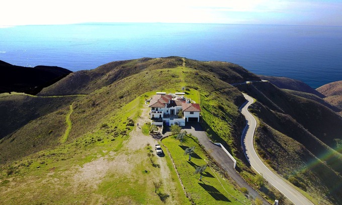 Malibu House | Malibu Ocean View Retreat with Pool and Spa Amenities