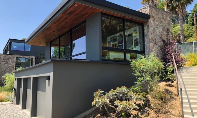Eastern Malibu House | Malibu Mid-Century Modern Studio with Ocean Views & Breakfast