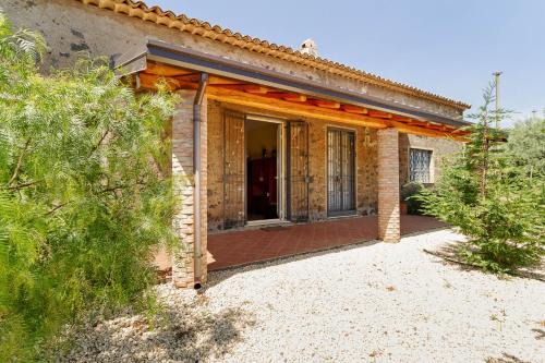 Santa Maria di Licodia Cabin | Pet-Friendly Malicodia: Guest Rated 10/10 for Families