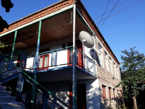 Salkhino House | Delightful Stay at Malkhazi's Guesthouse - Pet Friendly & More