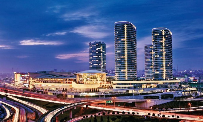 Ikitelli Apartment | Explore Comfort at Mall Of Istanbul Suite with Pool & Breakfast