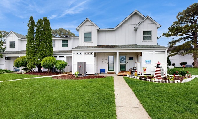 Selbyville House | Mallard Lakes Waterfront Getaway: Pool, Hot Tub & Ocean View