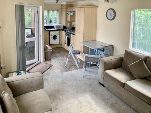 Hopton on Sea House | Experience Comfort at Mallard Lodge - Pet & Child Friendly