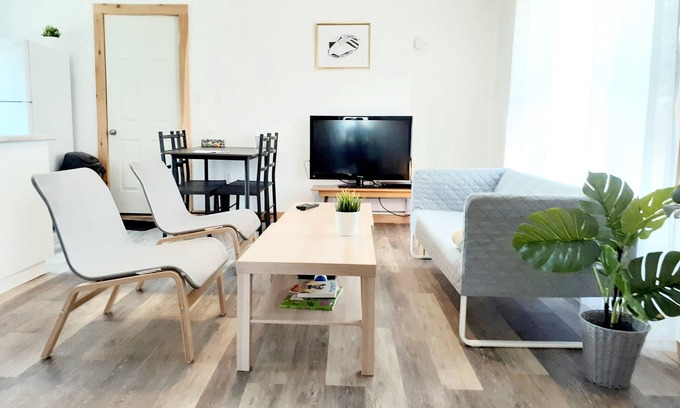 Milford Cottage | Mallard: Nature and Beach Getaway for Family Retreats