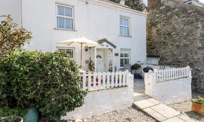 Pentewan House | Experience Mallards: 4-Star, Pet-Friendly Retreat